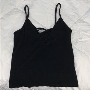 Black crisscross tanktop